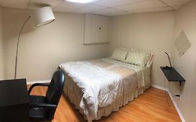 Basement Apartment In Richmond Hill