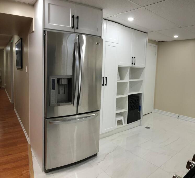 Basement Apartment In Richmond Hill Exterior photo