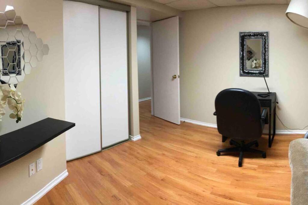 Basement Apartment In Richmond Hill Exterior photo